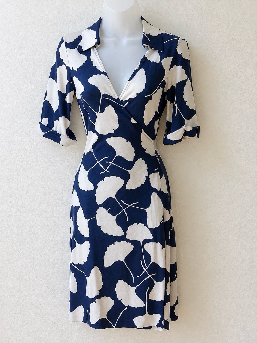 Diane von Furstenberg DVF Silk Wrap Dress Navy White Ginkgo Print Size 4